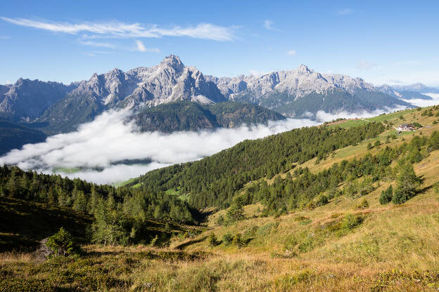 Nebel über dem Hochpustertal vor der Dreischusterspitze