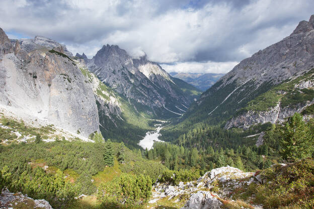 Ausblick auf das Innerfeldtal im Herbst