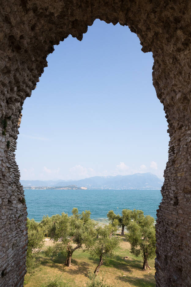 Ausblick auf den Gardasee von den Grotten des Catull