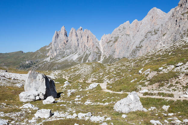 Wanderweg im Naturpark Puez-Geisler