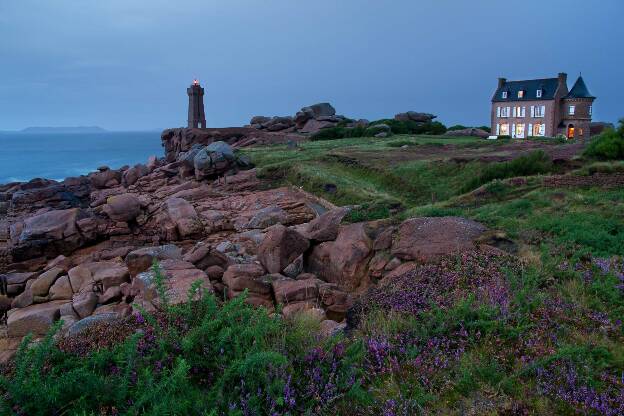 Phare de Mean Ruz und Schloss Costaérès