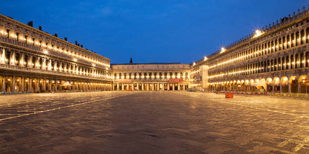 Markusplatz in Venedig zur blauen Stunde