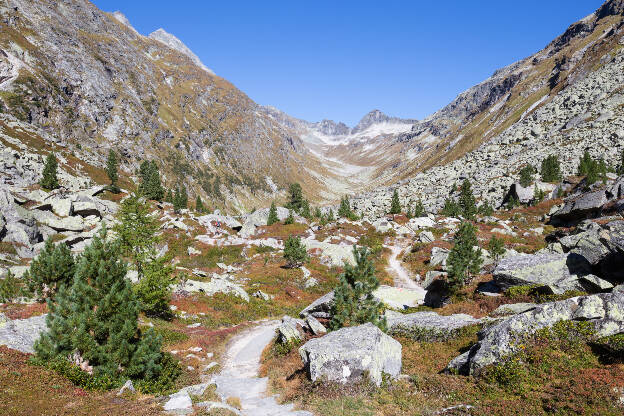 Wanderweg durch das Dorfertal