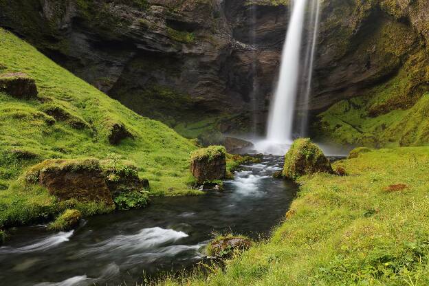 Kvernufoss Wasserfall und Kverna Fluss