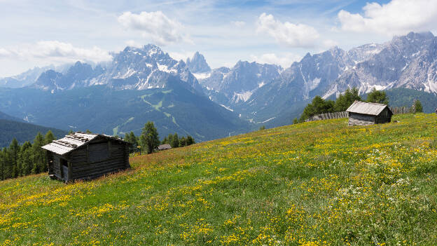 Hütten auf einer Alm im Hochpustertal