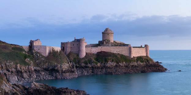 Fort la Latte am Meer