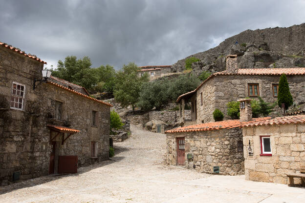 Gasse im Steindorf Sortelha