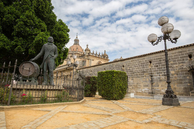 Tio Pepe Statue