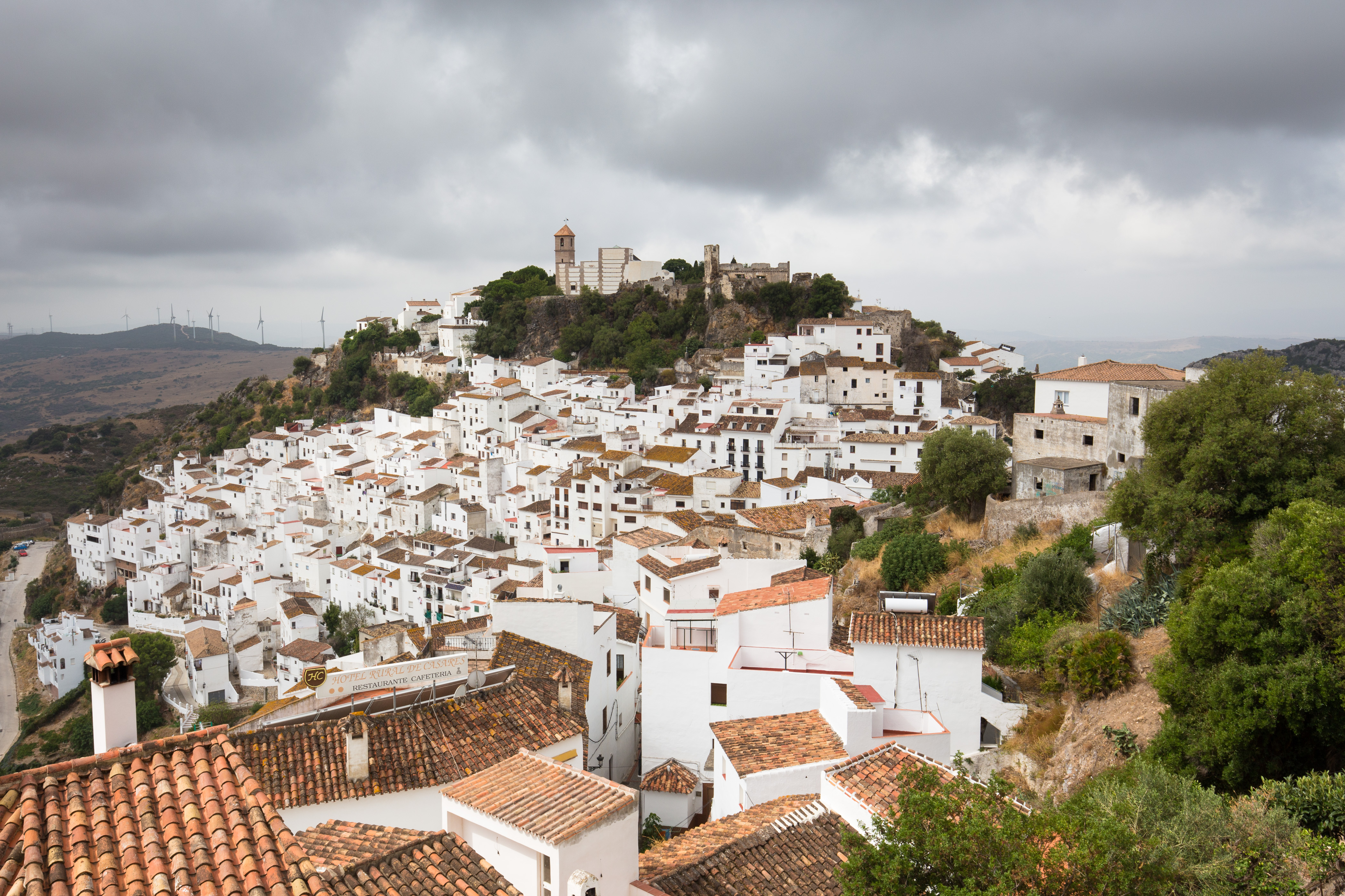 weiße Häuser im Bergdorf Casares